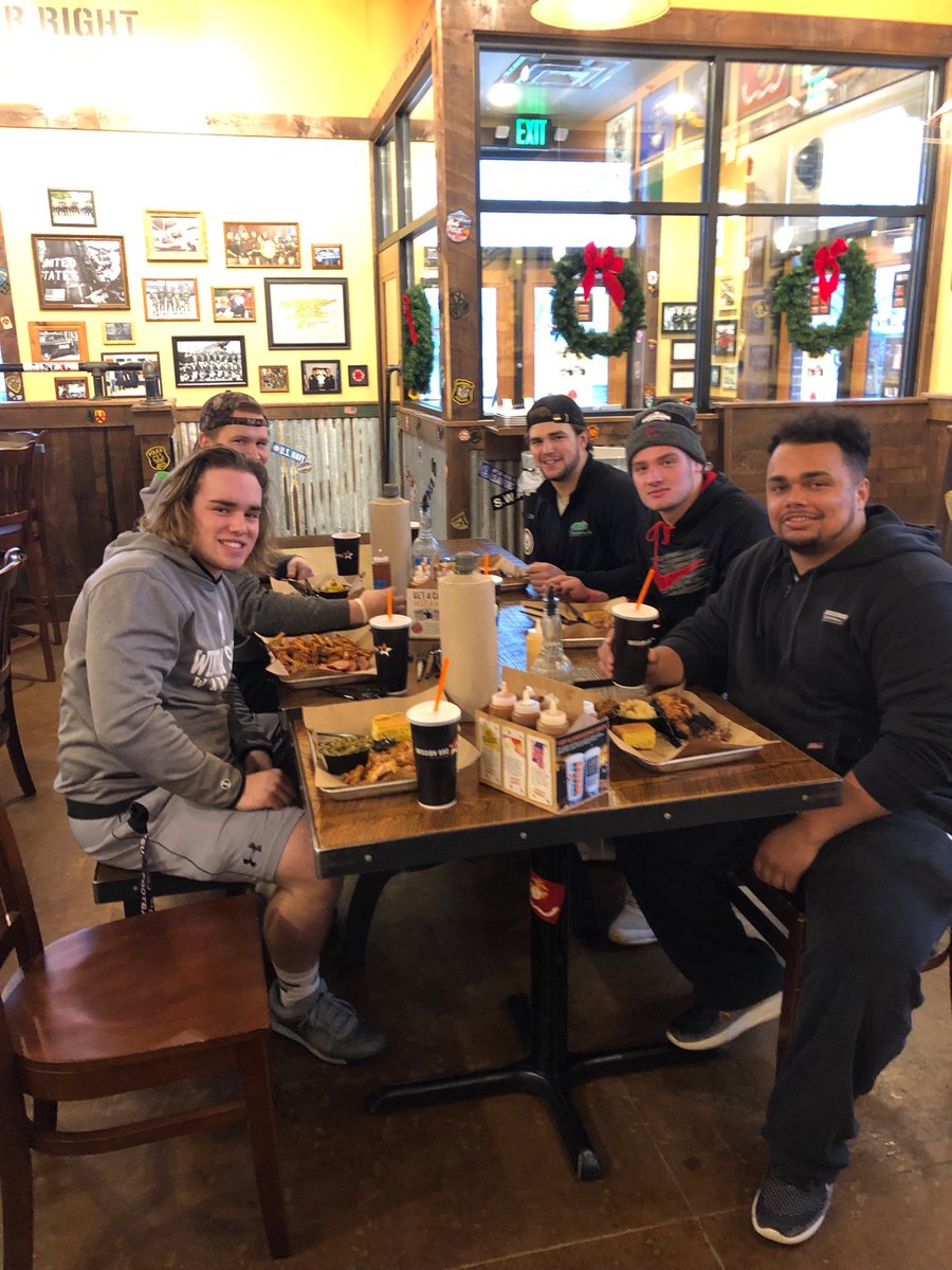 MattZirpoli's tweet photo. Feeding some of the guys at Mission BBQ after their workout today.  #nxleveltrained https://t.co/nwBqvLVv9B