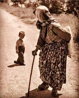 alabdaliam's tweet photo. تنظر للماضي نظرة تعلم، وتنظر للمستقبل نظرة بناء، فإن أغفلت النظر عن أي منهما أهملت العظة أو الأمل.

#الطرح_اليقظ 
#مختارات https://t.co/Gp5O1HZxlf