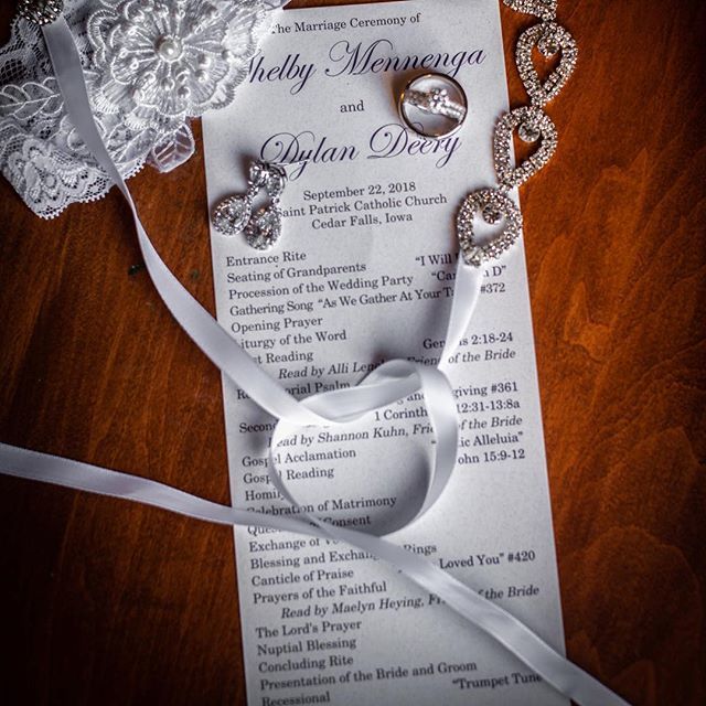 JaneWiggins's tweet photo. All your dreams have come true and rightly tied in the perfect heart shaped bow. #iowaweddingphotographer #iowawedding #iowabride #weddingdetails https://t.co/Lg8P15zMnX https://t.co/5bXVjkfB34