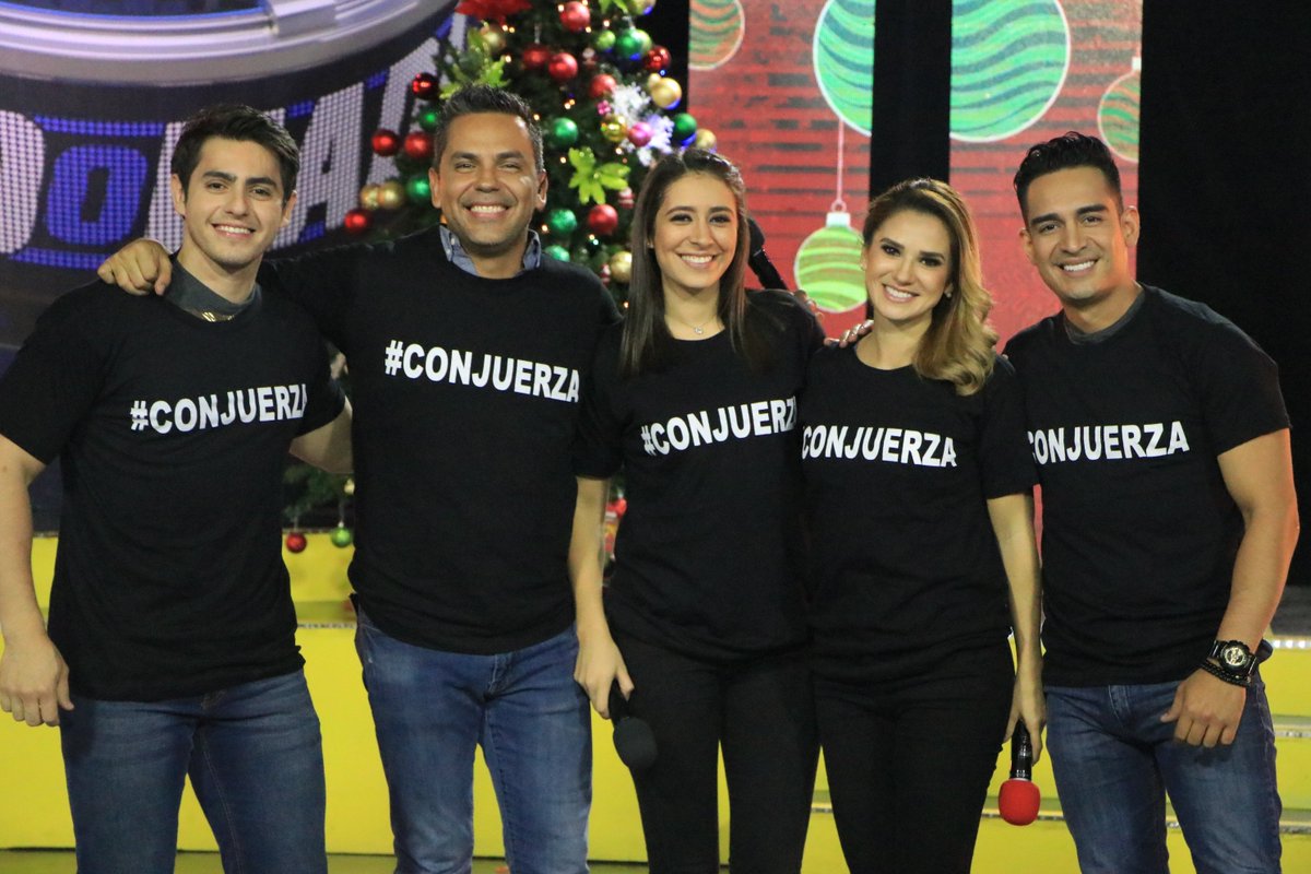 ATodoONadaSV's tweet photo. Y así finalizamos un programa más #ConJuerza, Feliz Navidad y prospero año nuevo les desea todo el equipo de A todo o nada, Bendiciones 🤩🎅, ¡Los esperamos el día lunes! https://t.co/SkS1udahAo