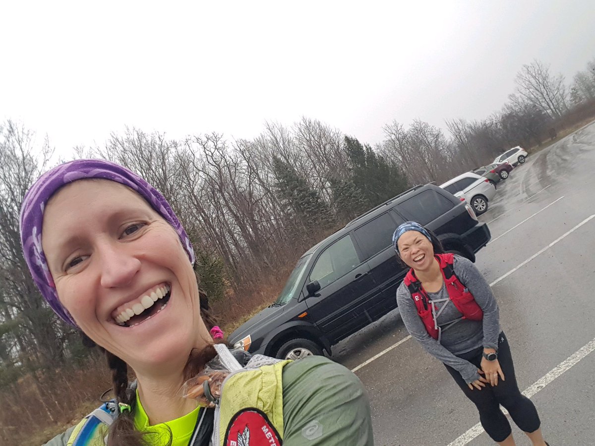 lilmunchkinbutt's tweet photo. 24 miles ✅
Badass friends ✅
Post run beers ✅
I planned on 24 solo miles, but my #trailtribe cut that number down to 3. I have amazing friends.
#naflagvisorfarmteam #mrtt #cbusmrtt #bamr #ultrarunning #LongRun #bibchat #bibrave #nuunlife #bibravepro https://t.co/QK0pODT08E