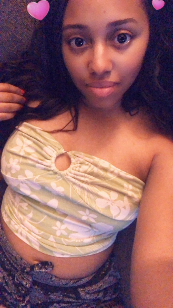 _Le3lee_'s tweet photo. 🤪
#Netflixtime #Bumlife #Afterworklife
#Croptops #comfy #ifollowback https://t.co/rxdRpYIUhi