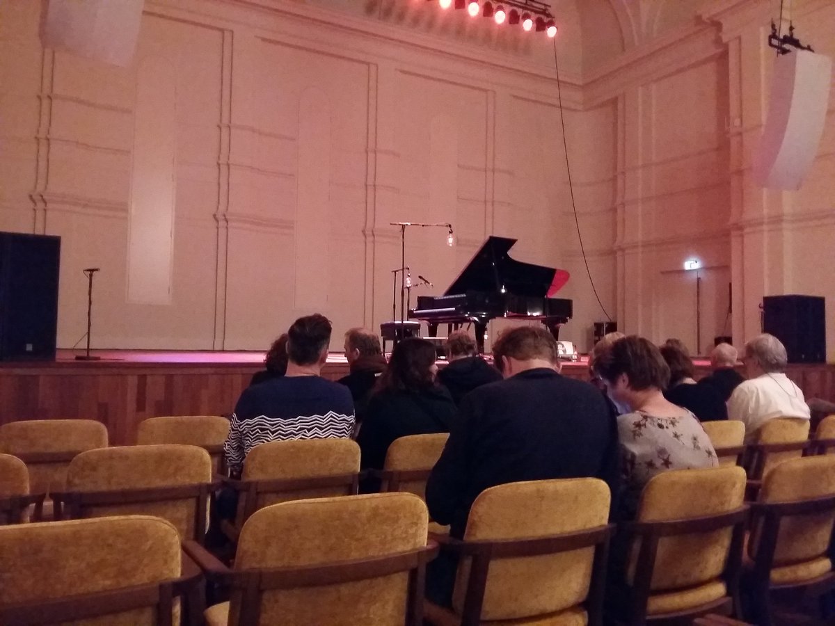 Rik_Berends's tweet photo. Vanavond zag ik @Lavalu in @MusisenSTArnhem tijdens haar afsluitende optreden van haar 2-jarige tour. Prachtig en bijzonder mooi spel en zang vol emotie! Ik kan alleen maar lovend zijn! Bedankt #Lavalu voor dit onvergetelijk optreden! (En ook voor het signeren!) #NuArnhem #Safe https://t.co/5G6rbFwypI