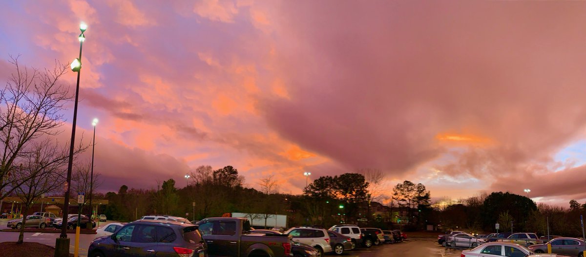 Only lasted a few minutes. Sunset on a rainy day. ⁦<a href="/FOX5StormTeam/">FOX 5 Storm Team</a>⁩