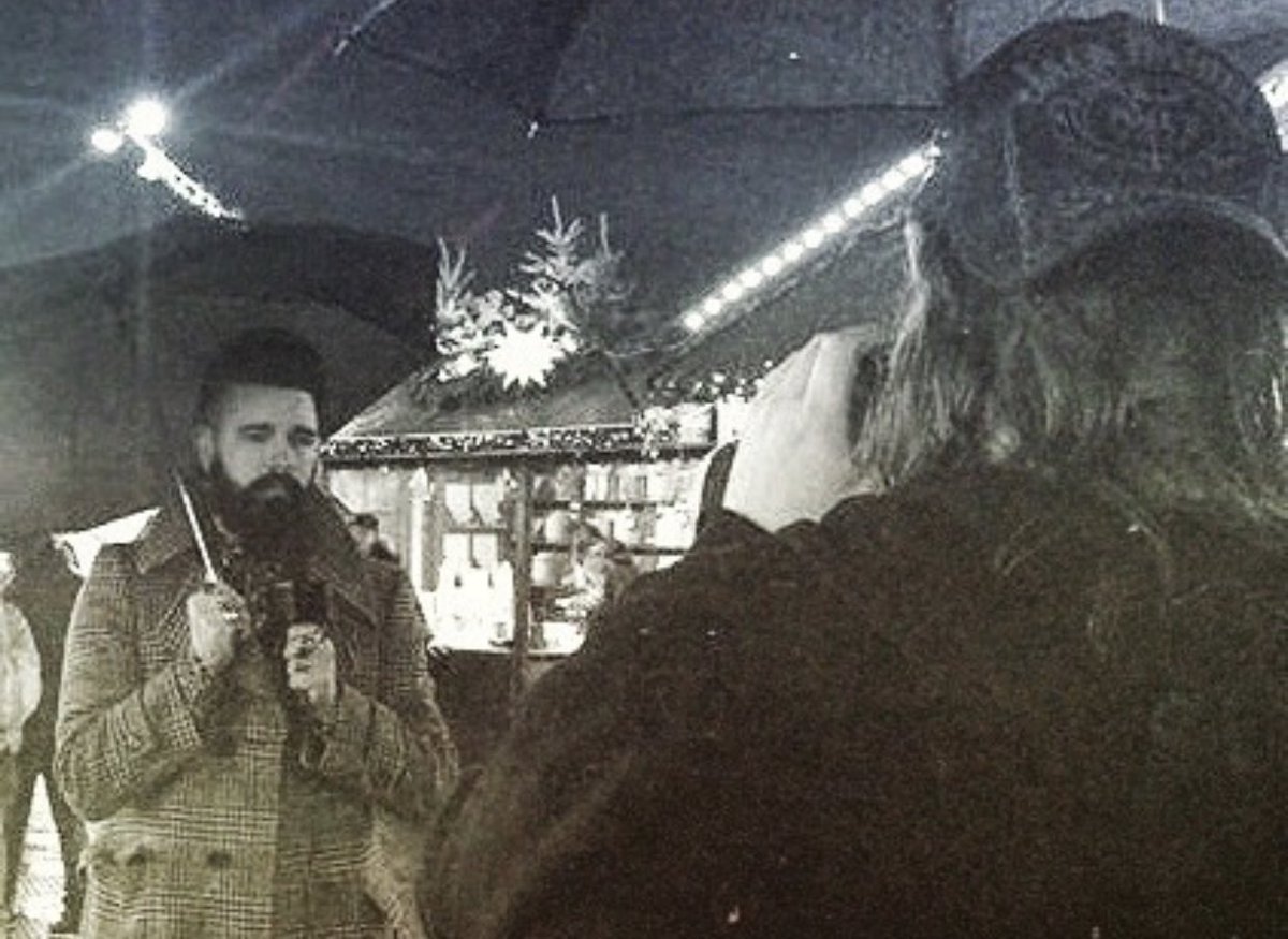 Shout out to <a href="/Scruffy__J/">Justin Johnson</a> for filming these festive episodes in the rain! What a trooper. And brilliantly put together. @KeepItCountryTV