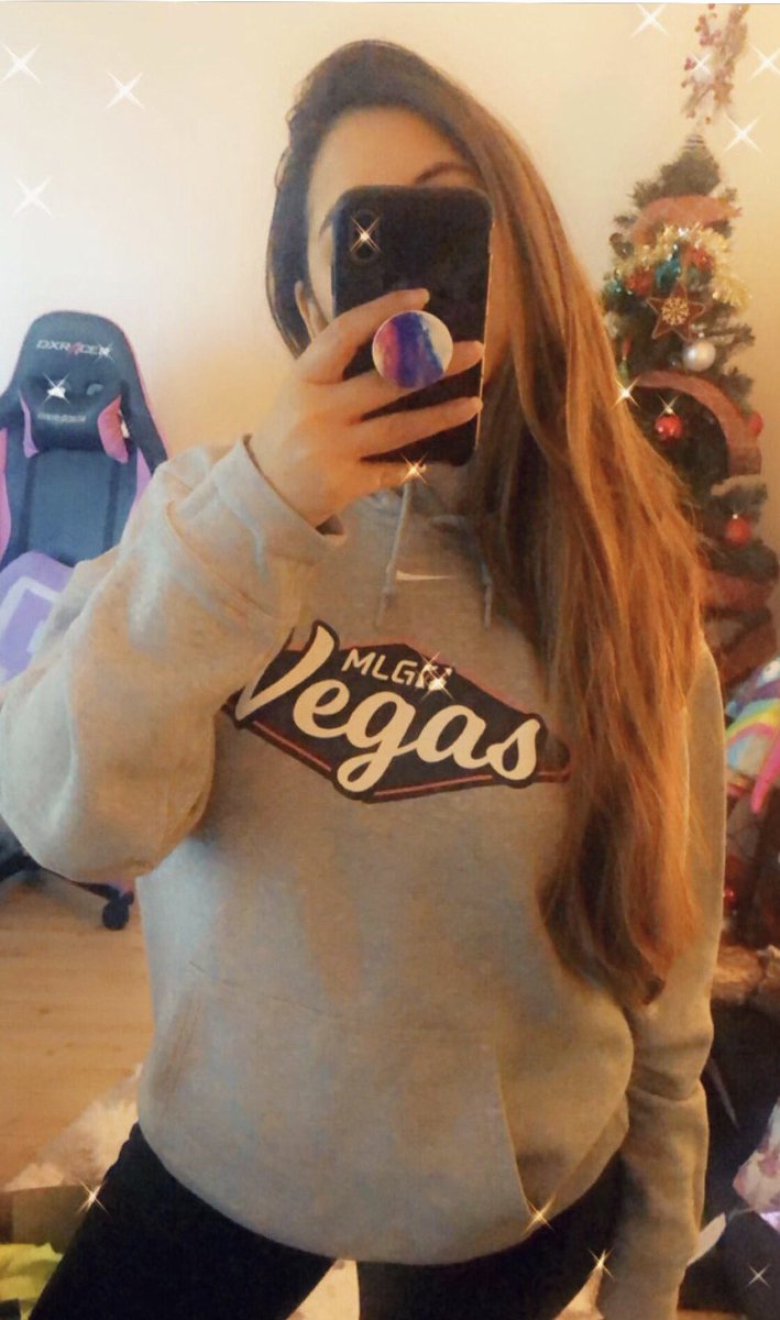 lovinurstyle's tweet photo. It’s hoodie season and now I can finally wear all my @MLG merch 💕❄️😀 #mlgvegas #lasvegas #ootd https://t.co/od2WhDcH11