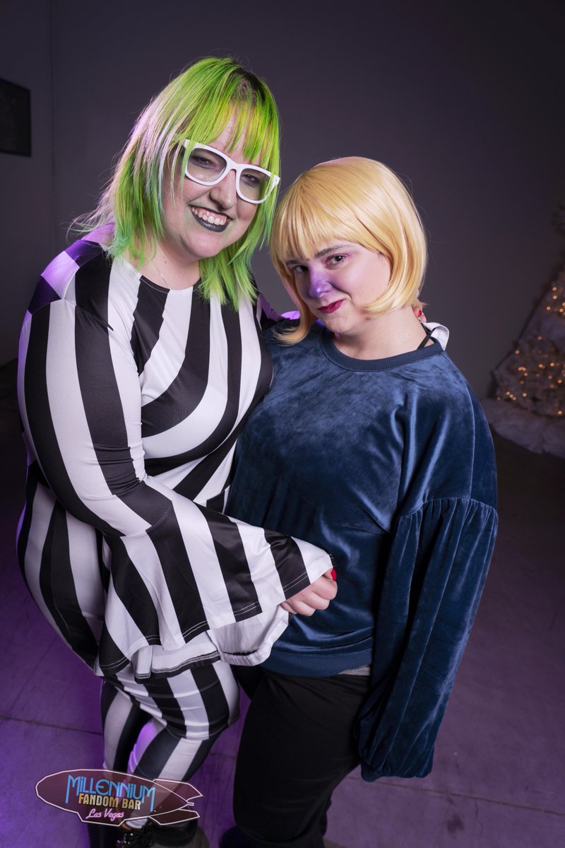 FandomBarLV's tweet photo. A cool #Fandom #TimBurton night just before Christmas with #Cosplay, Arts, birthdays &amp; laughs! Merry Christmas! Photo @MichaelKeene #MFBLV #FandomBar #FandomGallery #LetsFandom #DTLV #ArtsDistrict #LasVegas #MillenniumFandomBar #CommunityArtCopslay #NightmareBeforeChristmas https://t.co/cRHjFkftuW