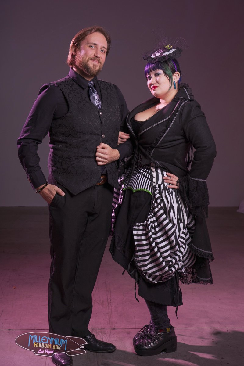 FandomBarLV's tweet photo. A cool #Fandom #TimBurton night just before Christmas with #Cosplay, Arts, birthdays &amp; laughs! Merry Christmas! Photo @MichaelKeene #MFBLV #FandomBar #FandomGallery #LetsFandom #DTLV #ArtsDistrict #LasVegas #MillenniumFandomBar #CommunityArtCopslay #NightmareBeforeChristmas https://t.co/cRHjFkftuW
