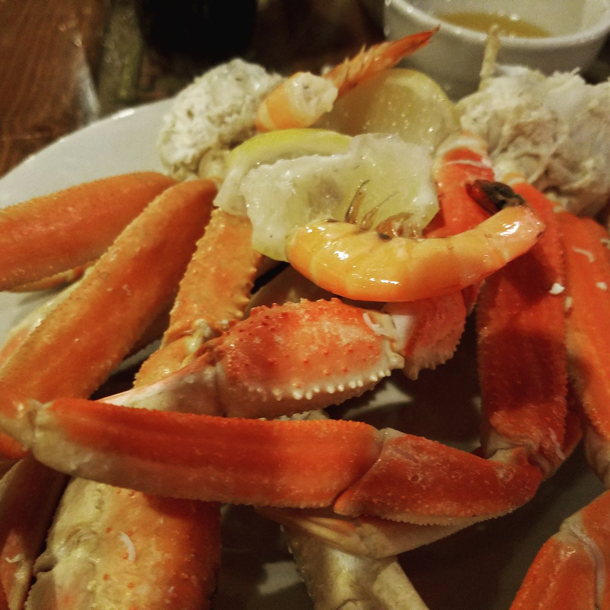 bamarich16's tweet photo. Quick week end trip to Myrtle Beach, yummy. some crab legs. #crab #captaingeorges https://t.co/0l7DyYWGys
