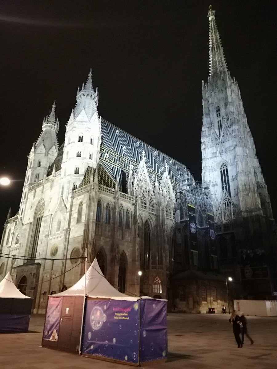 LaufhausKoenig's tweet photo. ..würde ich die Postings von #HCStrache leicht ernst nehmen, könnte man leicht #glauben "unser" #Silvesterpfad ist #islamisiert 😂😂😂
#Prosit 2019 🍾🥂🍾
..es warat wegen die #Beduinen ⛺ da.. 😂😂😂
#glaubenhasstnixwissen https://t.co/vtydQiMRu9