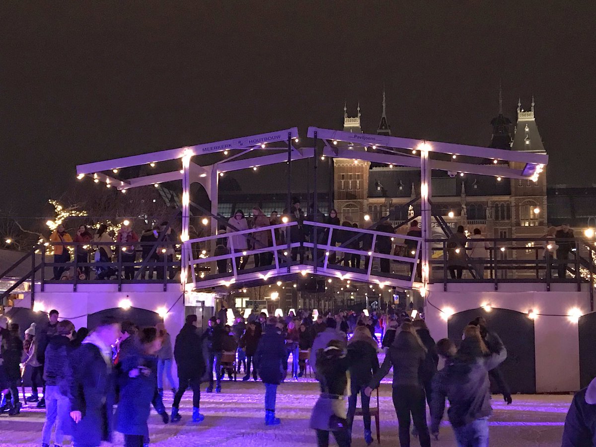 Amsterdamexplor's tweet photo. Skating at night on the Museumplein in #Amsterdam at @Iceamsterdam1 https://t.co/tiX3uiJPHP