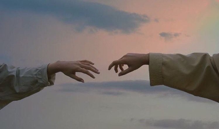 anwcatxrina's tweet photo. AU JIKOOK / FANFIC KOOKMIN
KIMI NO NA WA - Your Name

❝Eles eram dois estranhos quando tudo aconteceu, Jimin morando em um pequeno vilarejo, e Jungguk na imensa Seul. No entanto, após descobrirem que estão trocando de corpo um com o outro intermitentemente; isso acaba mudando.❞ https://t.co/n5PBoL1La0