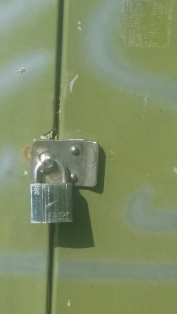 How many keys do you carry? The richer you are the more Locks and keys you need this means you will never be free.#longlivethenewsoul <a href="/AngieRainRain/">Angie Rain</a> <a href="/realDonaldTrump/">Donald J. Trump</a>