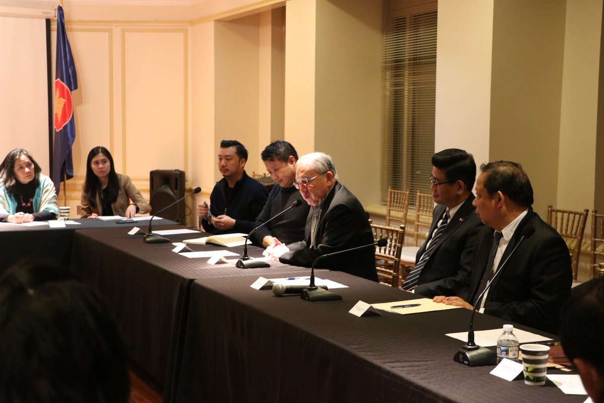 philippinesusa's tweet photo. Glad to host an open exchange of info and ideas between #FilCom leaders &amp; Sen. Sherwin Gatchalian and Rep. Weslie Gatchalian. We thank all participants of the roundtable discussion and look forward to working together on shared concerns in 2019! #DiasporaPower #People2People https://t.co/VKcDofuGst
