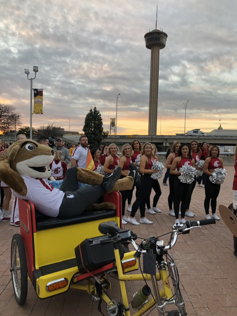 SAPedicabs's tweet photo. #SAPedicabs at #ValeroAlamoBowl - #GoCougs and #CyclONEnation 210-802-1604 #SATX https://t.co/KXFenMSVmu