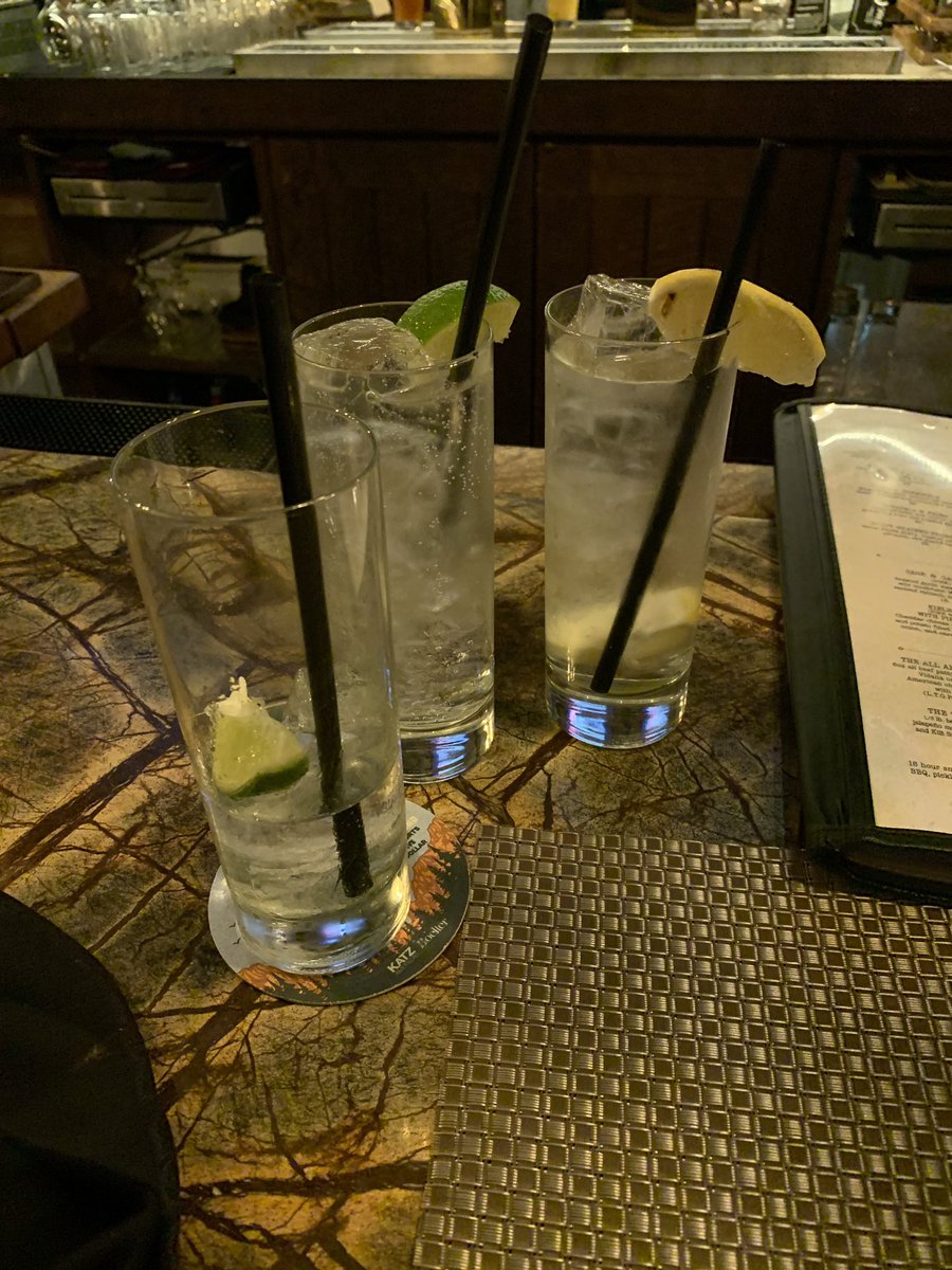 TheTradingNinja's tweet photo. Waiting for @ChazAltitude to teleport with the lady here 🤷🏾♂️ #drink7 food coming https://t.co/W3SjWdGDOY
