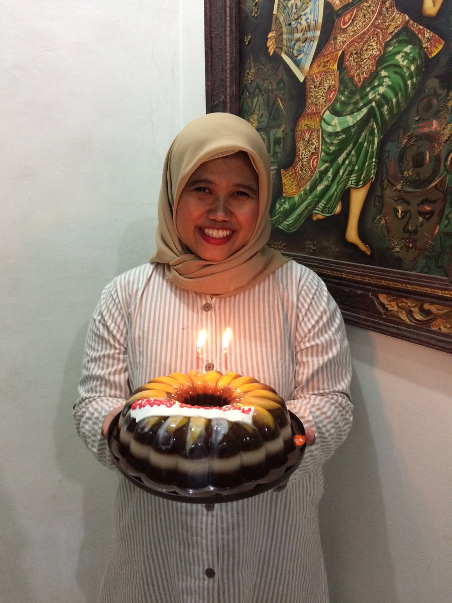 ninagreenna's tweet photo. even though the birthday has passed 19 days ago, I still get a surprise ... O Allah thank you for sending  good people around me😇😇😍😍🌸🌸🍀🌿 https://t.co/iByDl8LrmZ