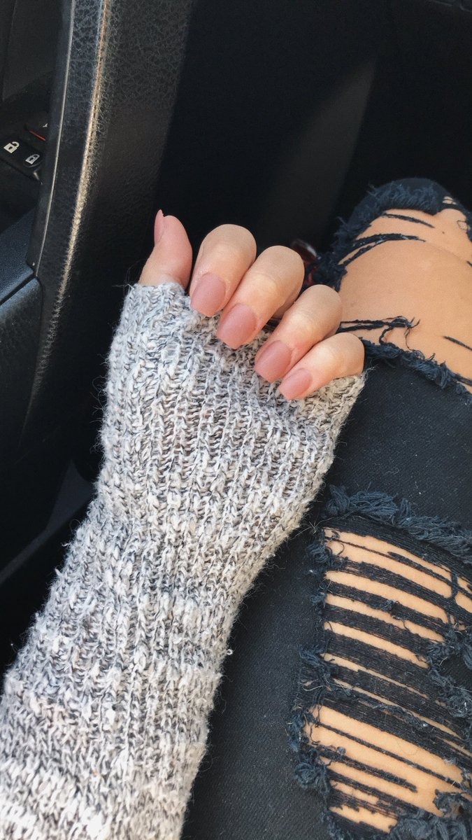 cindayylay's tweet photo. hi, if you live by the kingwood/humble area, please hit my mom up for nails!! she’s been trying to get back on her feet ever since hurricane harvey but she can literally do anything you ask for and is the sweetest person ever. Nails by Li in Kingwood. pls RT to get her name out!! https://t.co/5tW27Cbzh7