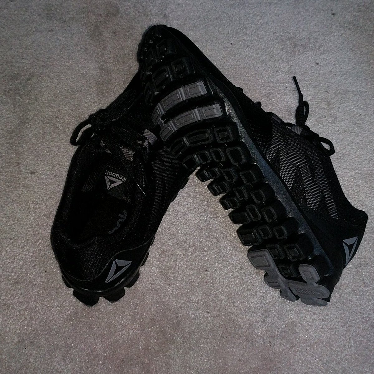 DerekThePirate2's tweet photo. New gym kicks 
#tieronetraining #murderedout #allblackeverything #stealth #gym #gymlife #jtf2 #ntog #navaltacticaloperator #operator #navy #navySEALs #military #bosnlife https://t.co/PNkVZE9KKk