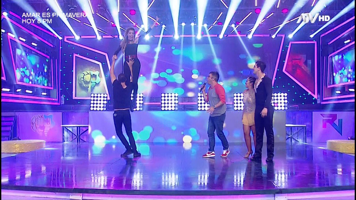 Combate_ATV's tweet image. ¡Conéctate a COMBATE! La producción se lució con espectaculares bailes 💃🏆🕺. Sigue la señal EN VIVO ► bit.ly/1FbDTrs | @atvpe