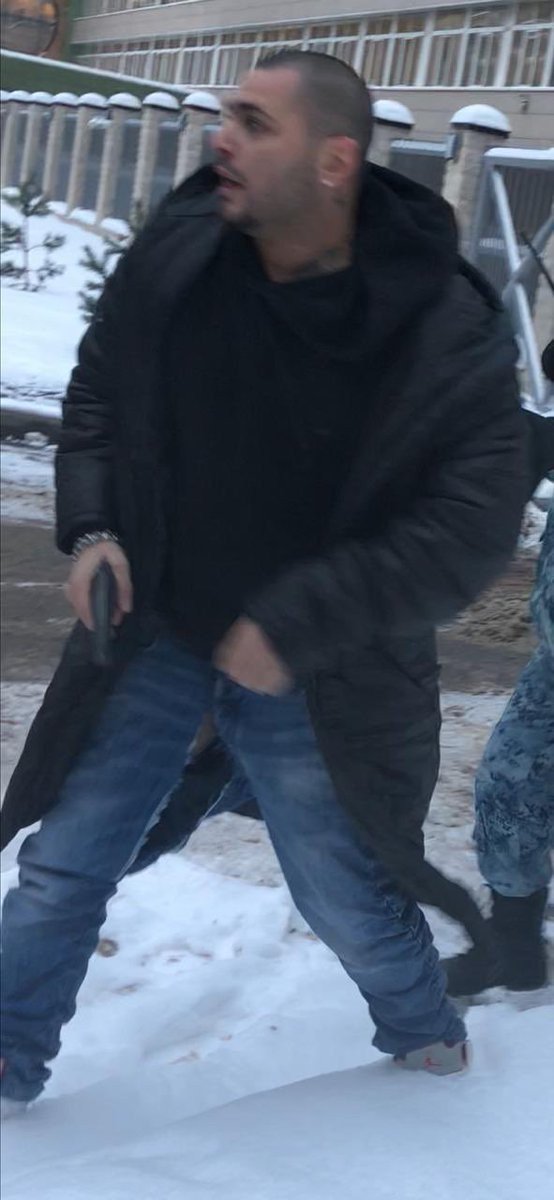 Мало кто знает, но песню "Рваные джинсы" Элджей посвятил Птахе.