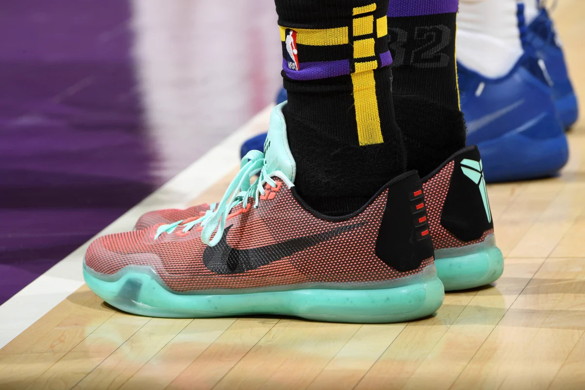 B/R Kicks on X: 