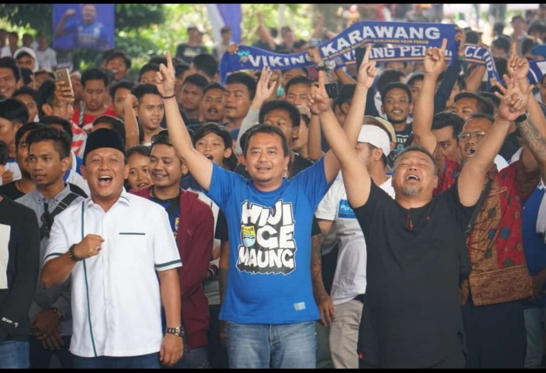 Komandan Brigade01 bersama <a href="/officialvpc/">𝖛𝖎𝖐𝖎𝖓𝖌 𝖕𝖊𝖗𝖘𝖎𝖇 𝖈𝖑𝖚𝖇</a> Karawang dan Wabup Karawang dalam  pesannya Komandan Nasional Brigade01 kepada anak anak muda Karawang menitipkan agar menjadi supporter yang menjung jung tinggi perdamaian dan menjaga kerukunan serta menjadi supporter idaman myarakat Jabar
