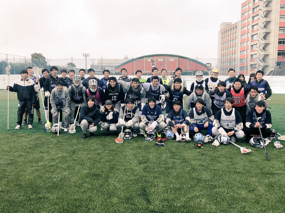 Nanzan_mlax's tweet photo. 【年末ラクロス納め】
本日、南山大学にてラクロス納めを行いました！
雪が降っているにもかかわらず、大勢の方が来てくださいました。本当にありがとうございました。
また、2019年も南山男子ラクロス部を応援よろしくお願いします。 https://t.co/jFPcKaCxgL