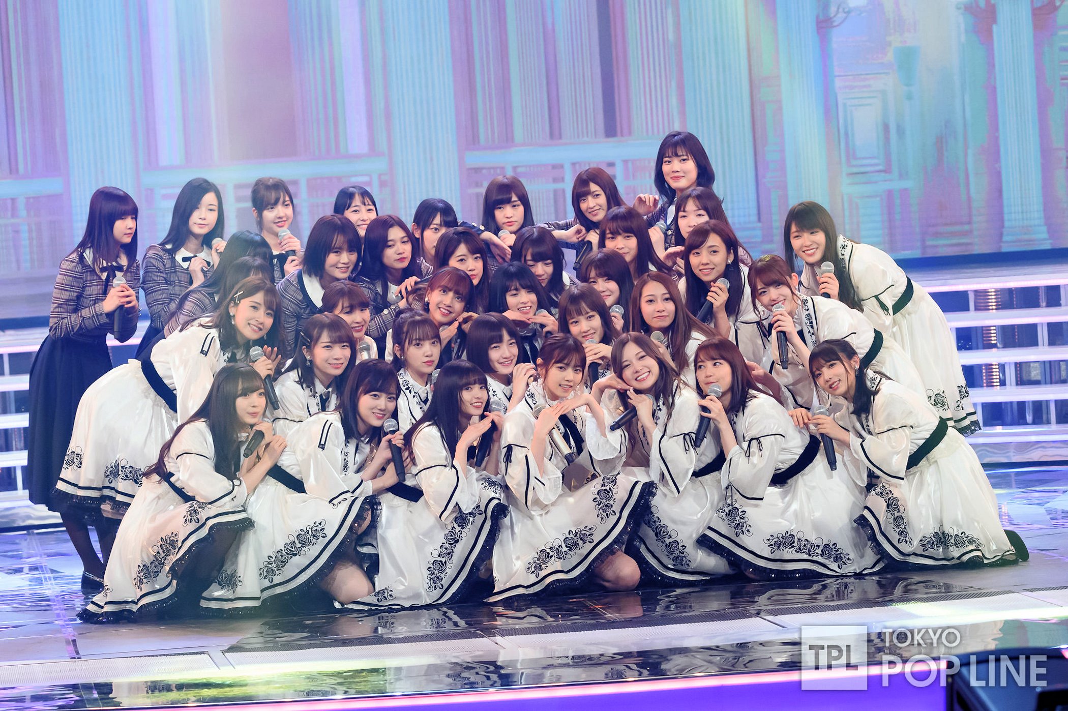 乃木坂46 躓く 衣装 コスプレ 紅白衣装 紅白歌合戦 帰り道は 乃木坂46 躓く 衣装 コスプレ 紅白衣装 紅白歌合戦 帰り道は