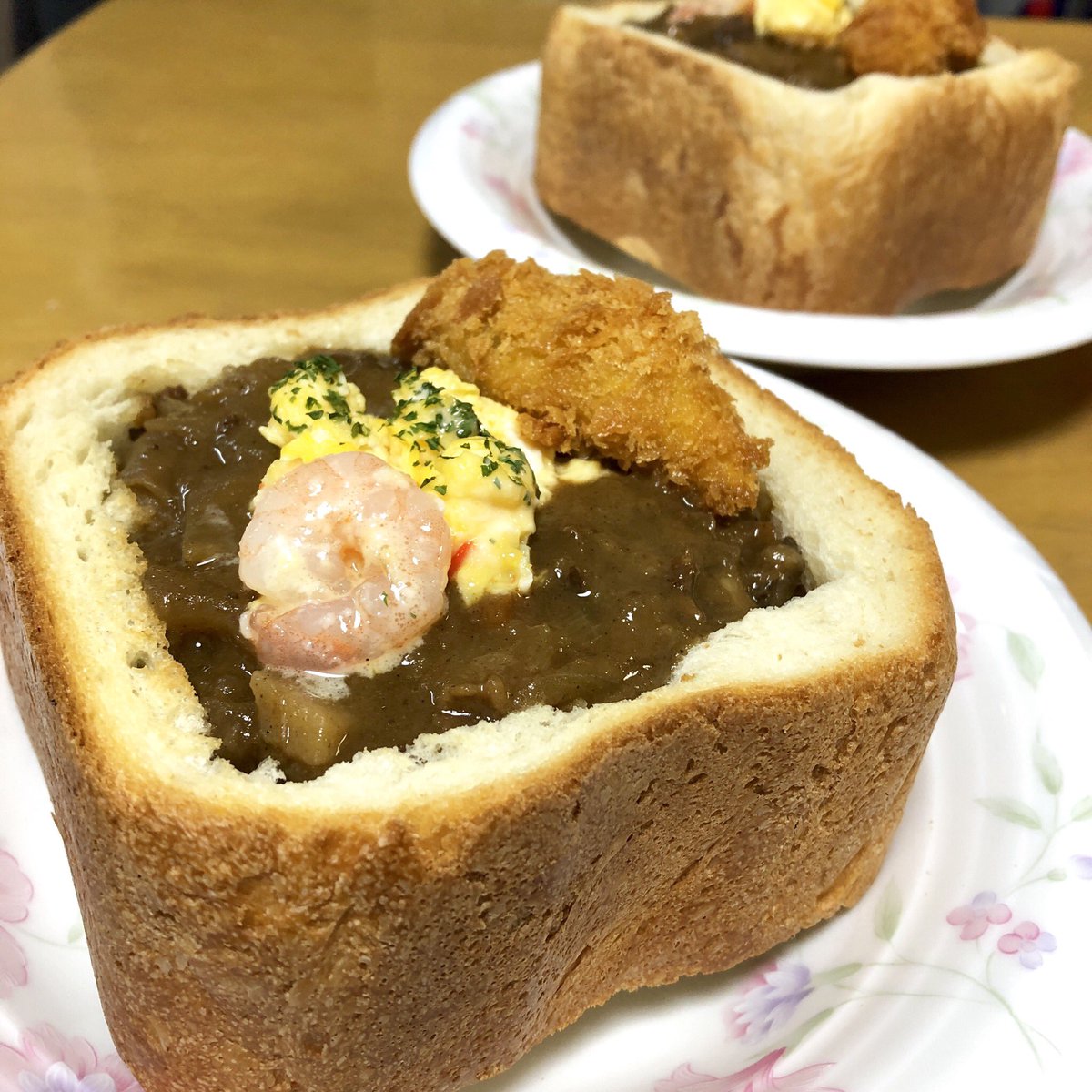 Mi2 Di Twitter カレーポットパンを作ってみた あさイチ で見て 食パンとカレーが合う と気になったので ホームベーカリーで焼いた パンに レトルトカレーを入れ 総菜屋のエビチリ卵とカキフライを添えて カリッとした歯ごたえもけっこういい そういえば