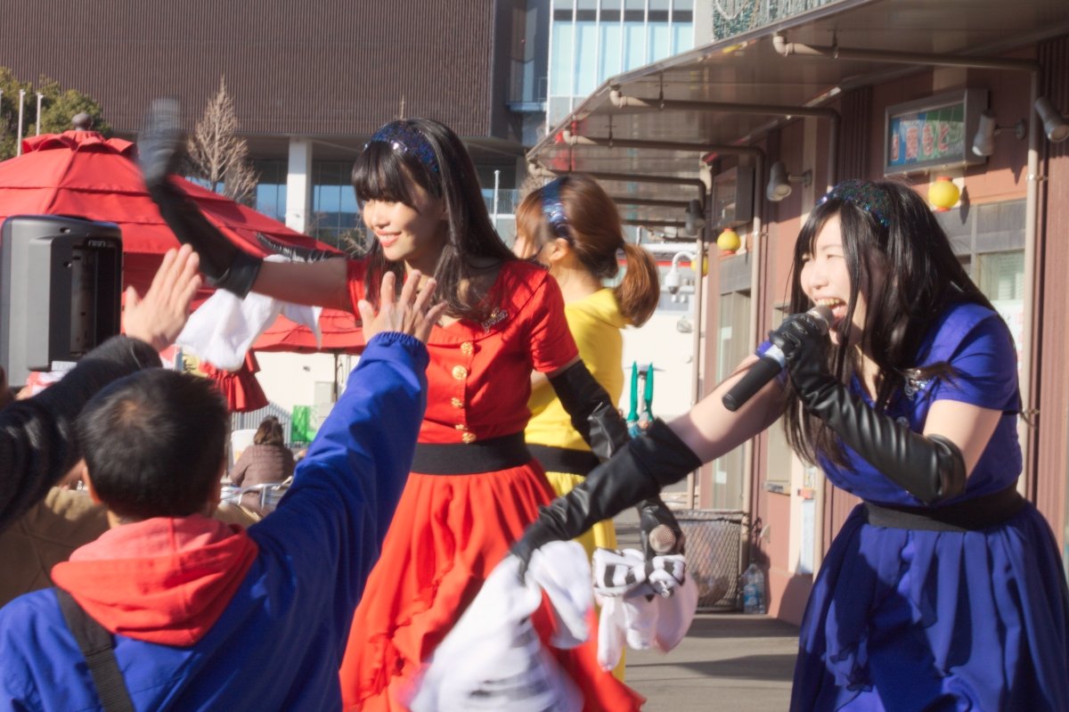 ku2wamushi's tweet photo. 2018年12月28日(金)
川崎競輪場
「川崎アイドルぐらんぷり」 #KIGP
総勢6組のアイドルを観ようと、ステージには多くの人が詰めかけました🏃💨
この日の3人はMCも担当し、プロの声優の立場でもアイドルたちをもてなしていましたよ🤣
#川崎競輪
#川崎競輪イメージユニット
#Sinquacious #しんくる https://t.co/uEkDpL6U3f