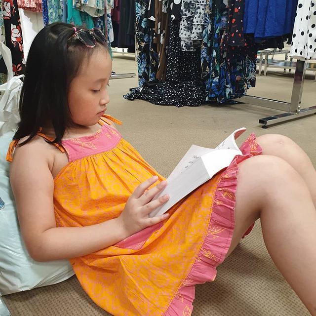 azoezee's tweet photo. When bored accompanying Mama shopping, @azoezee reads 😂👍 https://t.co/K4koT4RsNq https://t.co/wbmNuPLwSE