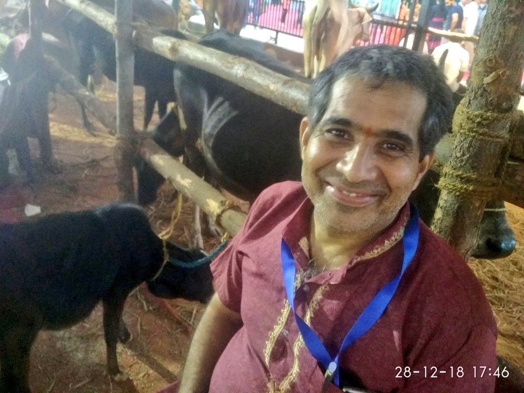 Keshava08435654's tweet photo. ಹವ್ಯಕರನ್ನು ಒಟ್ಟು ಹಾಕಿ ಸಂಘಟನೆಯ ಪಥದಲ್ಲಿ ಸಾಗಲು ಮಾರ್ಗದರುಶನ ಶ್ರೀಗುರುಗಳ ಪಾದ ಕಮಲಗಳಿಗೆ ಆನಂತ ಪ್ರಣಾಮಗಳು #VishwaHavyakaSammelana https://t.co/aWReUEba32