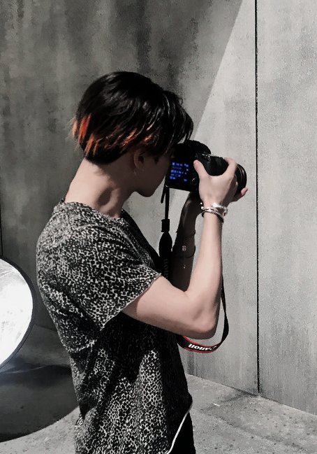 photographer!jimin is the cutest