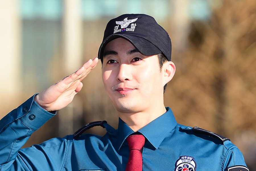 soompi's tweet photo. #SS501's #KimHyungJun Discharged From Military; Shares Plans For Comeback And World Tour https://t.co/tGJNR0KPIz https://t.co/xLgyFWhn9o