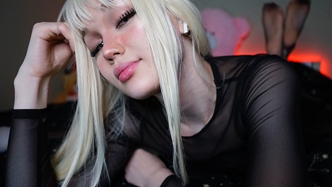 2019 is coming. Wish u all best in new year and your dreams come true 🤗 @chaturbate_eu @Chaturbate_Pro<a href="/tag/chaturbatemodel"class="tags"><span>#chaturbatemodel</span></a>