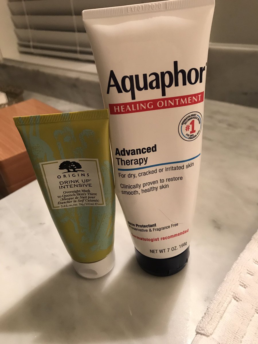 franklinnb's tweet image. But in super dry months or when the humidity level fluctuates there was almost zero relief. Until Kendall had me try this mask. A thin layer on my forehead at night followed by a thin layer of the aquafor &amp;amp; honestly I’m a new person. #sebderm