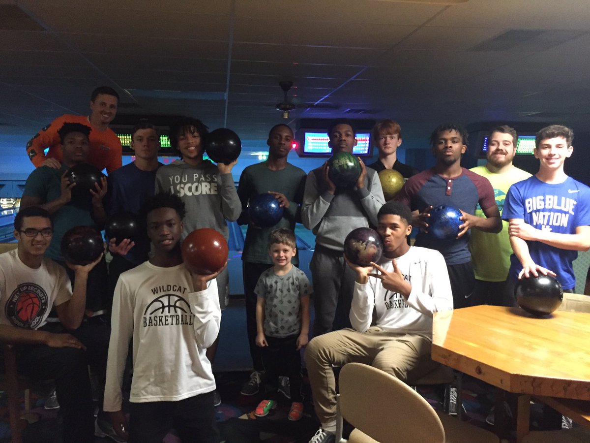 Coach_Croft12's tweet photo. We fly high, no lie, you know this... BOWLINโ! #jimjones #squadfun https://t.co/FHDC39EqZR