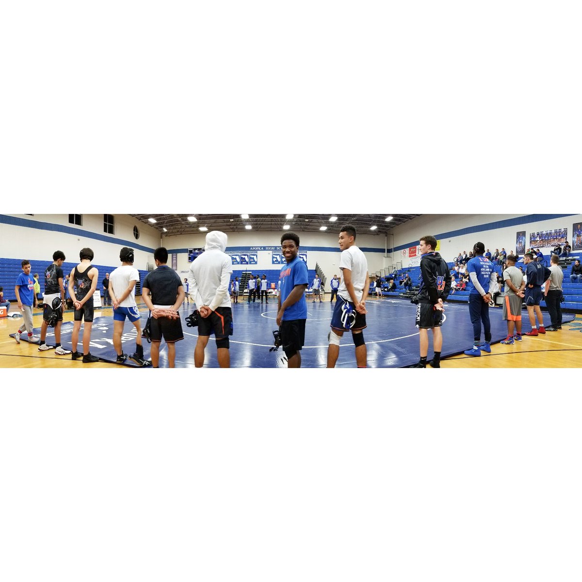WOHSWrestling's tweet photo. Final Friday of 2018. 
Varsity @ Apopka HS. 
🔸️🔹️🤼🏽‍♂️🤼🏽‍♀️🔸️🔹️
.
#wohswrestling #wohs #warriors #wrestling #discipline #team #florida #varsity #dualmeets #latergram #dontlooktooclose #doublevision  #blurredlines #panoramafails https://t.co/KBkwk9T5GY