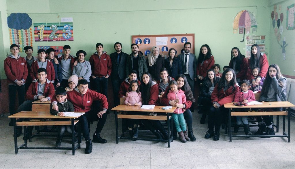 koyokullariyard's tweet photo. Taşlıçay/Aşağı Dumanlı köyüne Bot ve Kırtasiye malzemesi desteği için Açı Temel Lisesi ve @NdmBln  çok teşekkürler 💎 #koyokullariyardimprojesi https://t.co/lo43fcV8kI