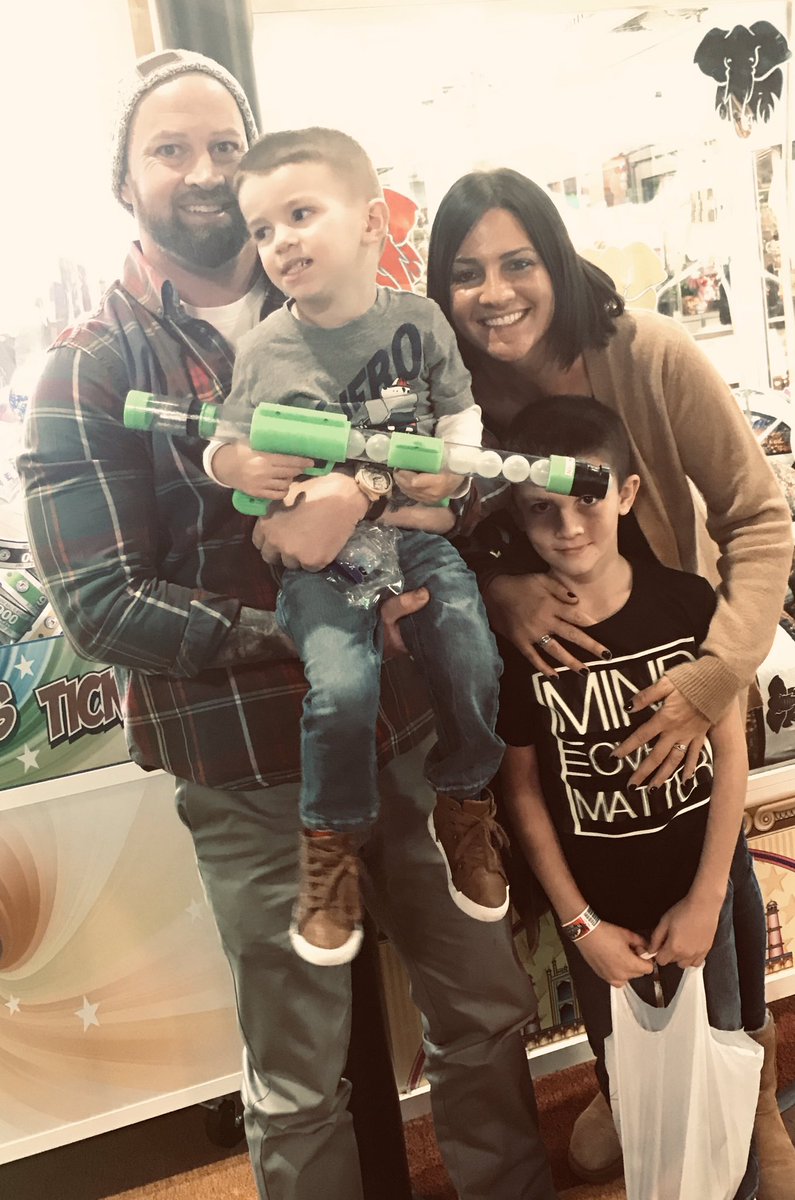 JamisonFausett's tweet image. I’d rather drop dolla dolla bills at da arcade, yo #BoutDatLife