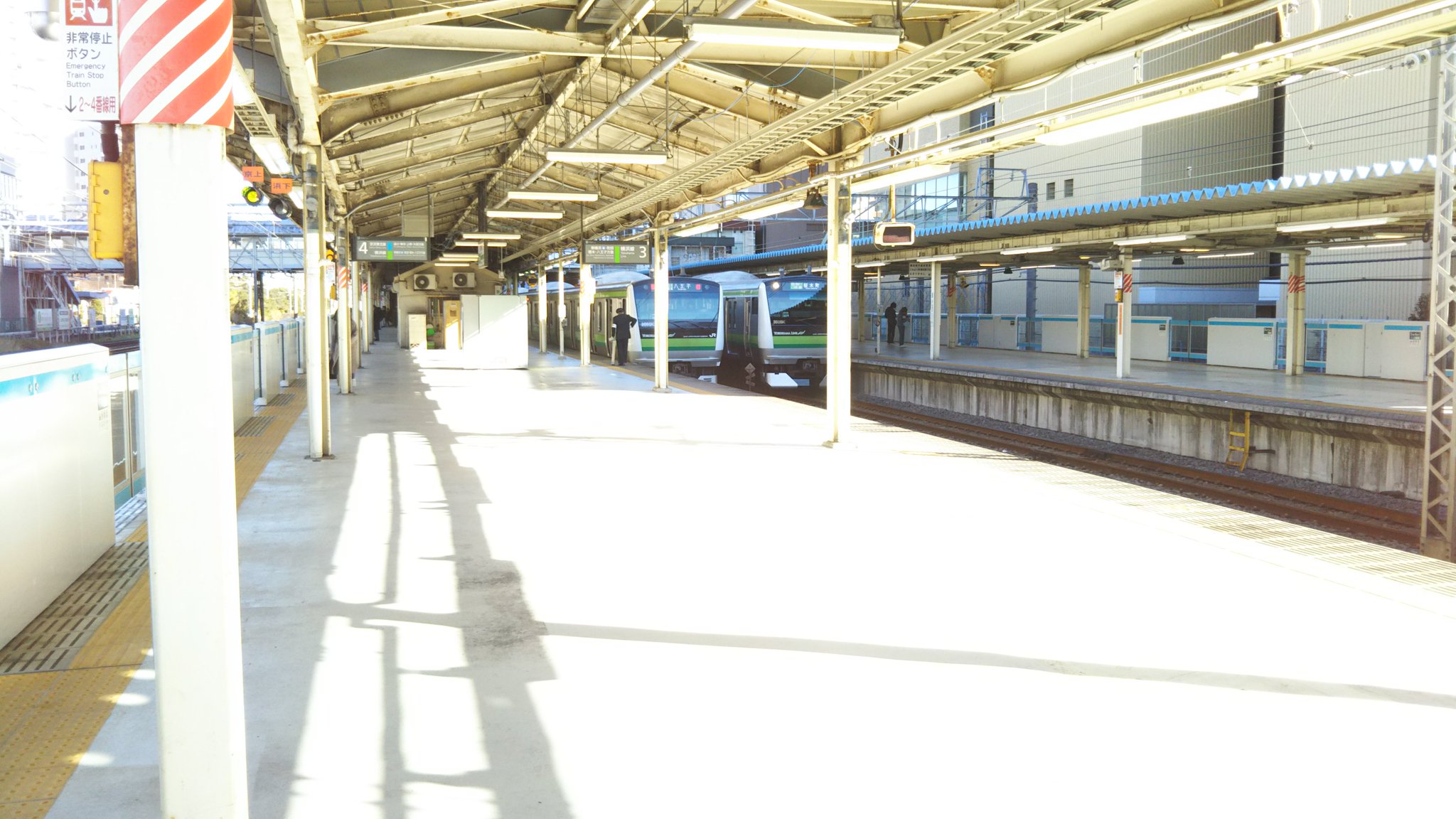 ドアえもん Pa Twitter 12月27日にホームドアが稼働開始した 東神奈川駅 へ 京浜東北線 横浜線 東神奈川駅 ホームドア