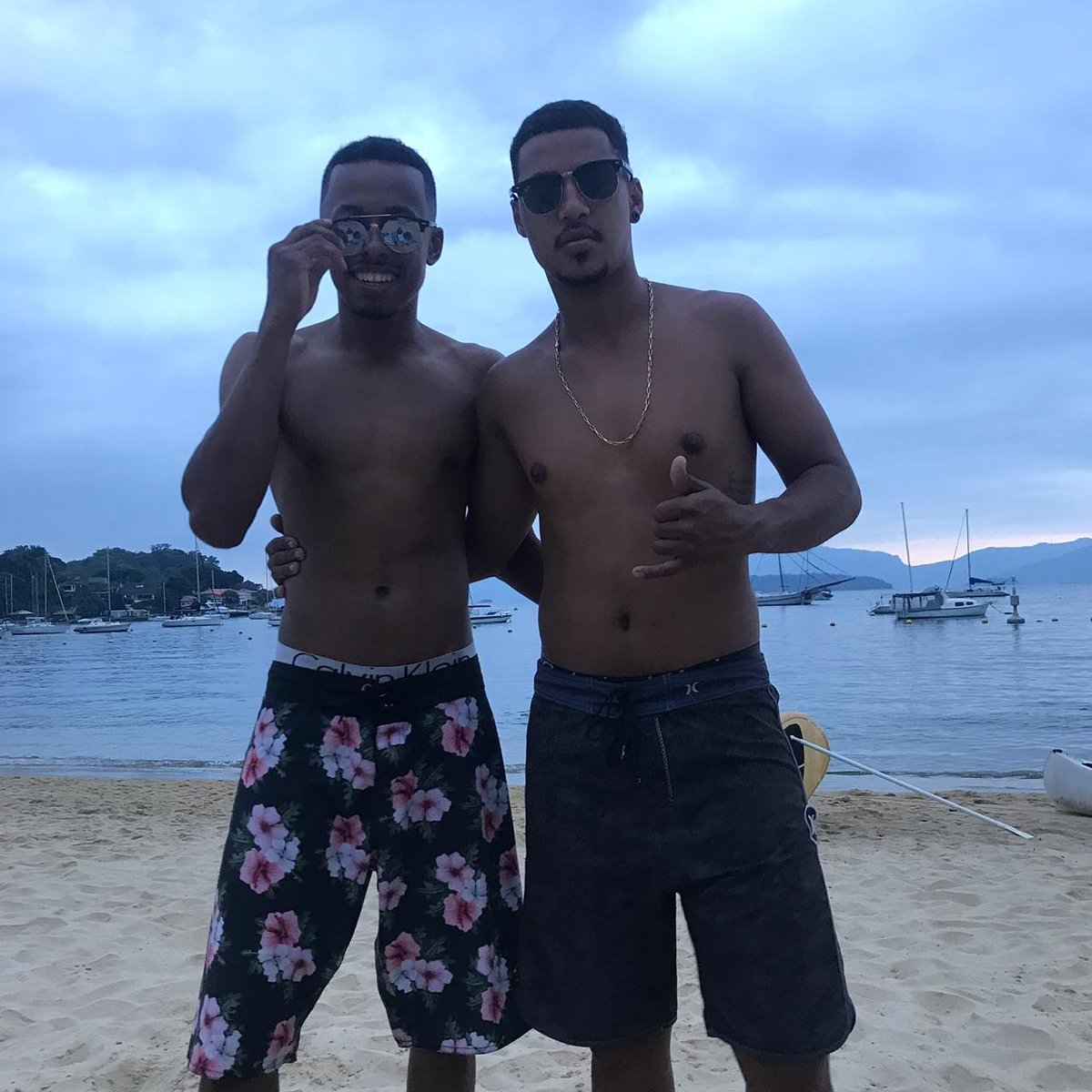 mano_VT7's tweet photo. Coe meno, geral fala de nós, mas ngm tá ligado qual é o grau de pureza da nossa amizade, só eu, tu e Deus sabemos. Quantos reflexo, quantas dificuldade e quantas felicidades passamos juntos e nunca abandonamos um ao outro, e por essa lealdade e a proteção que eu te chamo de IRMÃO https://t.co/nHx2jkBMXX