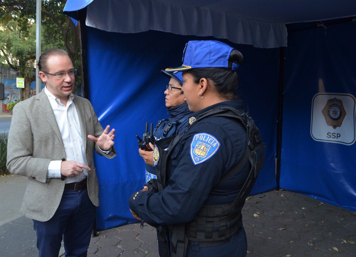 STaboadaMx's tweet photo. Hoy recorrí las calles de la Alcaldía para supervisar el operativo #InviernoContigo. Estamos trabajando para salvaguardar a las familias y su patrimonio durante esta época. Mantener la paz y la tranquilidad de los benitojuarenses es una prioridad de mi gobierno. #BlindarBJ https://t.co/lfnoonu9bK