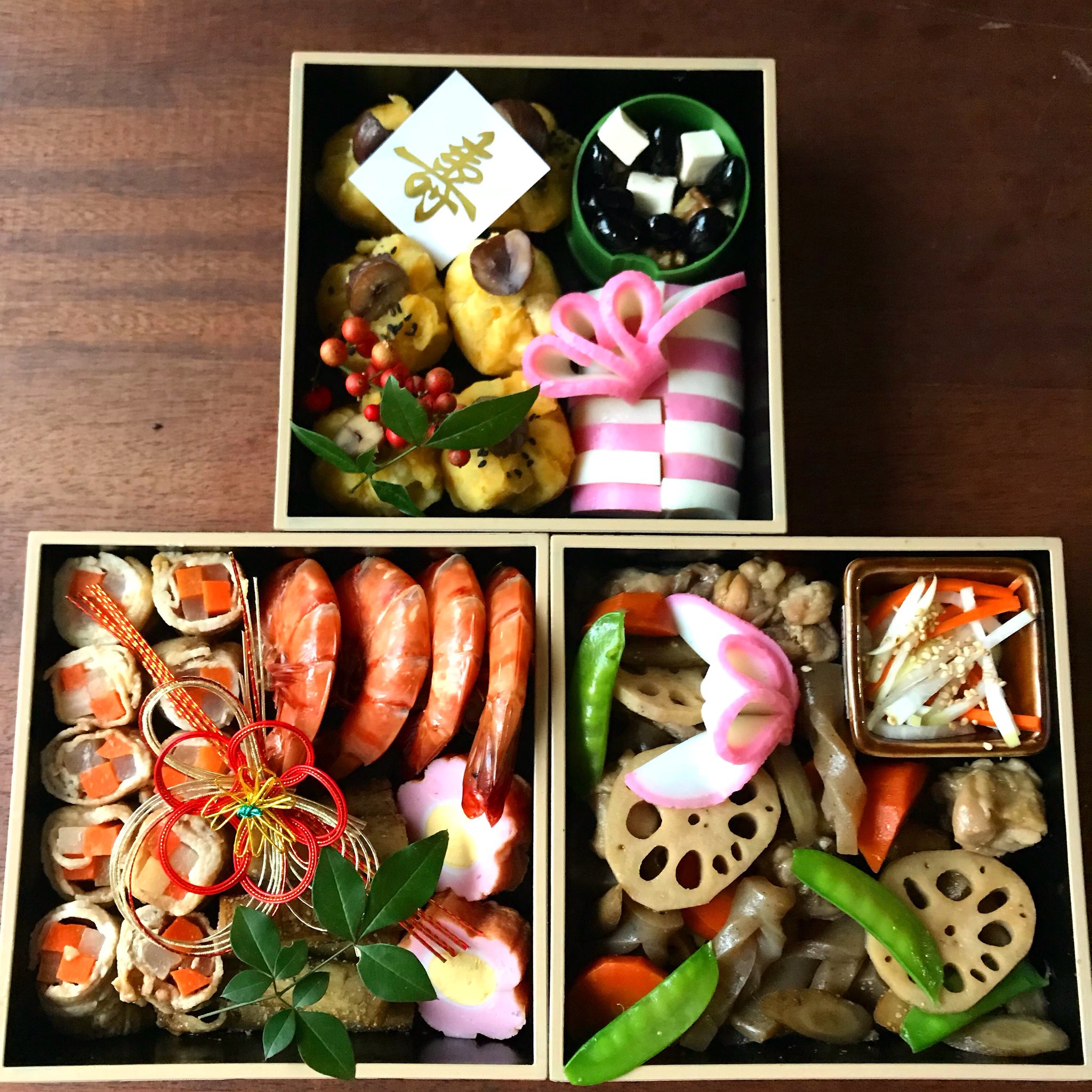 山本ゆり Syunkon レンジは600w めっちゃ簡単 こどもも喜ぶおせち レンジでおせちレシピをブログに載せました 安く楽に作る方法 それぞれの意味や由来を紹介 おせち料理と言うだけで身構えますが いわばでっかいお弁当です お重がなければお皿