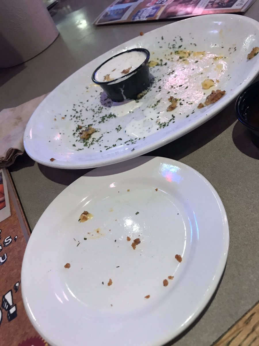 migueloxyz's tweet photo. WHERE MY FOOD AT??? @Pluckers #pluckers #fuckrodrigo #Oiiiiiii #SIIIIIII https://t.co/X2GQMD1iaj