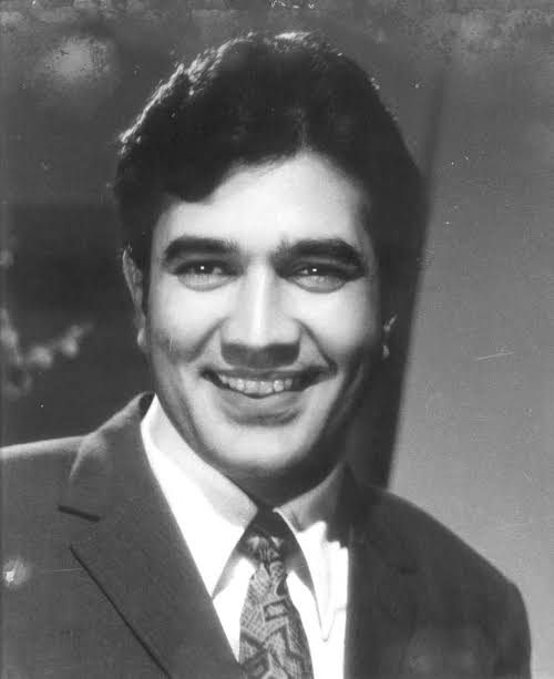 Happy birthday Rajesh Khanna Sir.....
Always remembered you in your Songs...... 