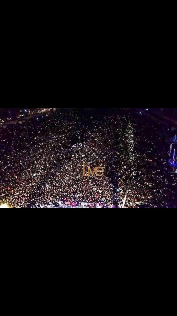 happypappy_UP's tweet photo. The numbers at the Shatta  wale's concert is mad ⚡️⚡️⚡️ https://t.co/Woy2QVTw9k