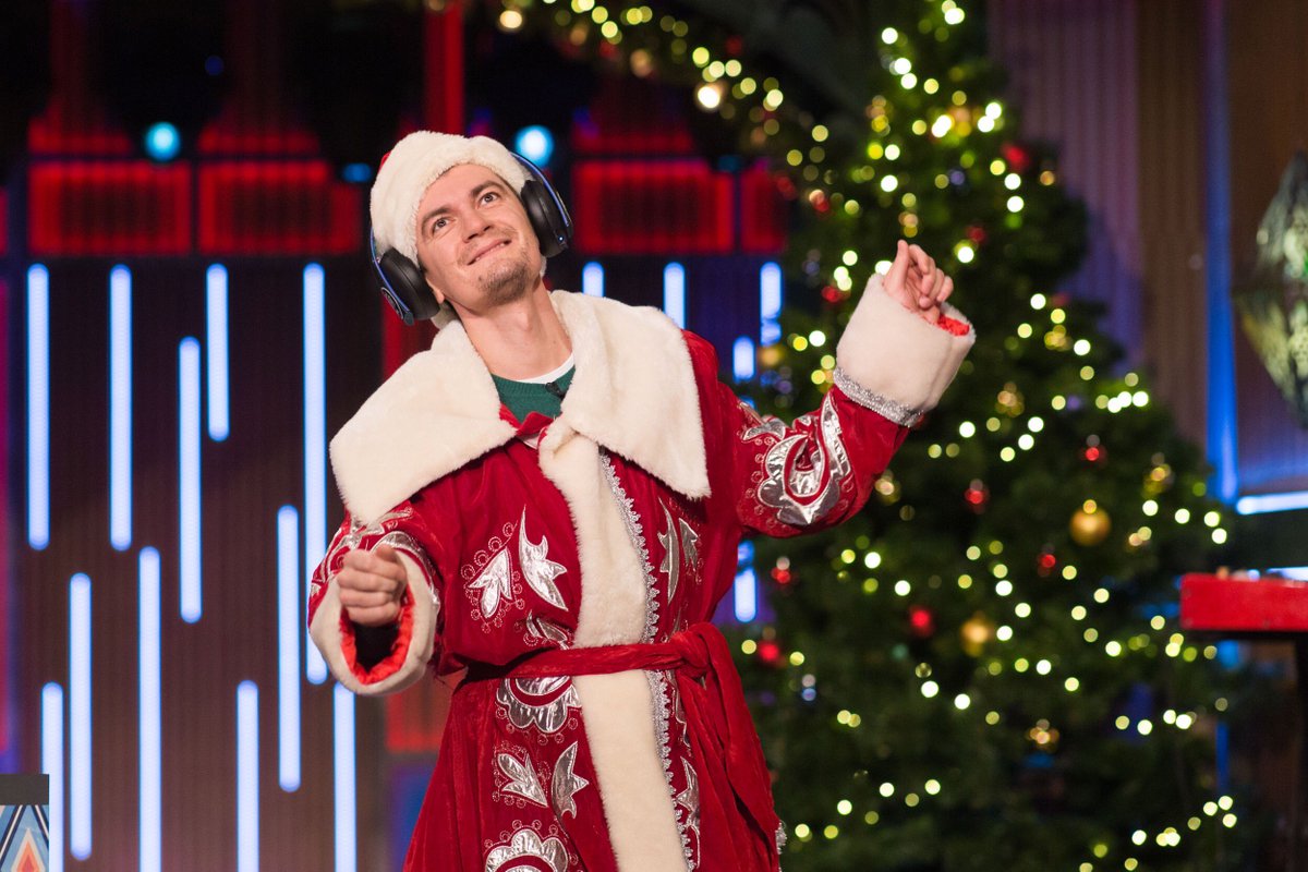 надежда кадышева шоу андрея малахова. последний выпуск андрея малахова песня для всей души. надежда кадышева 2022. новогодний выпуск. малахов шоу.