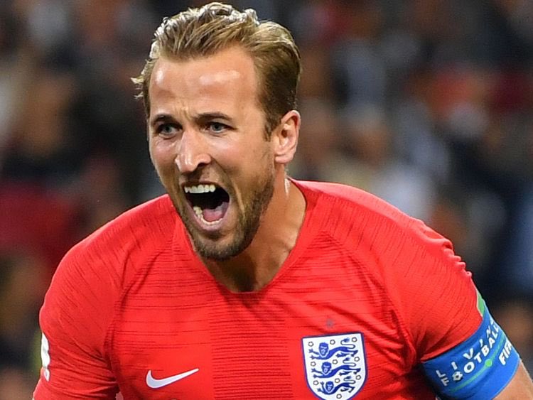 jonmikesav8's tweet image. One runs into a burning plane to save lives.
One scores penaltys at a World Cup. 
They get the same honour.
Bloody disgrace.